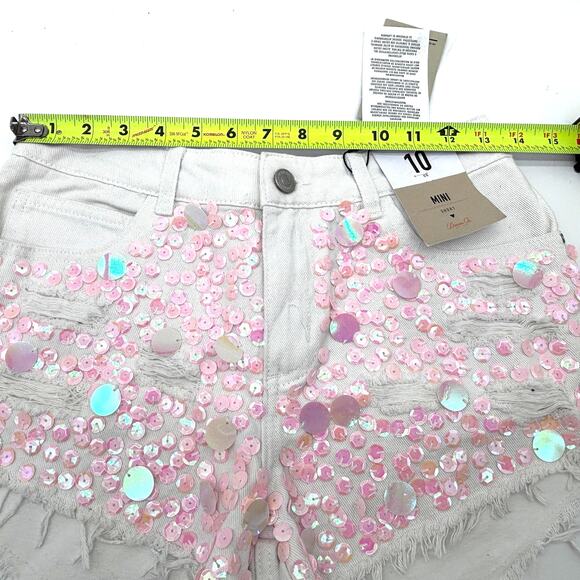 NWT Denim Co. Mini Shorts Women's Sz 6 White Iridescent Pink Distressed Raw Hem - Picture 7 of 14